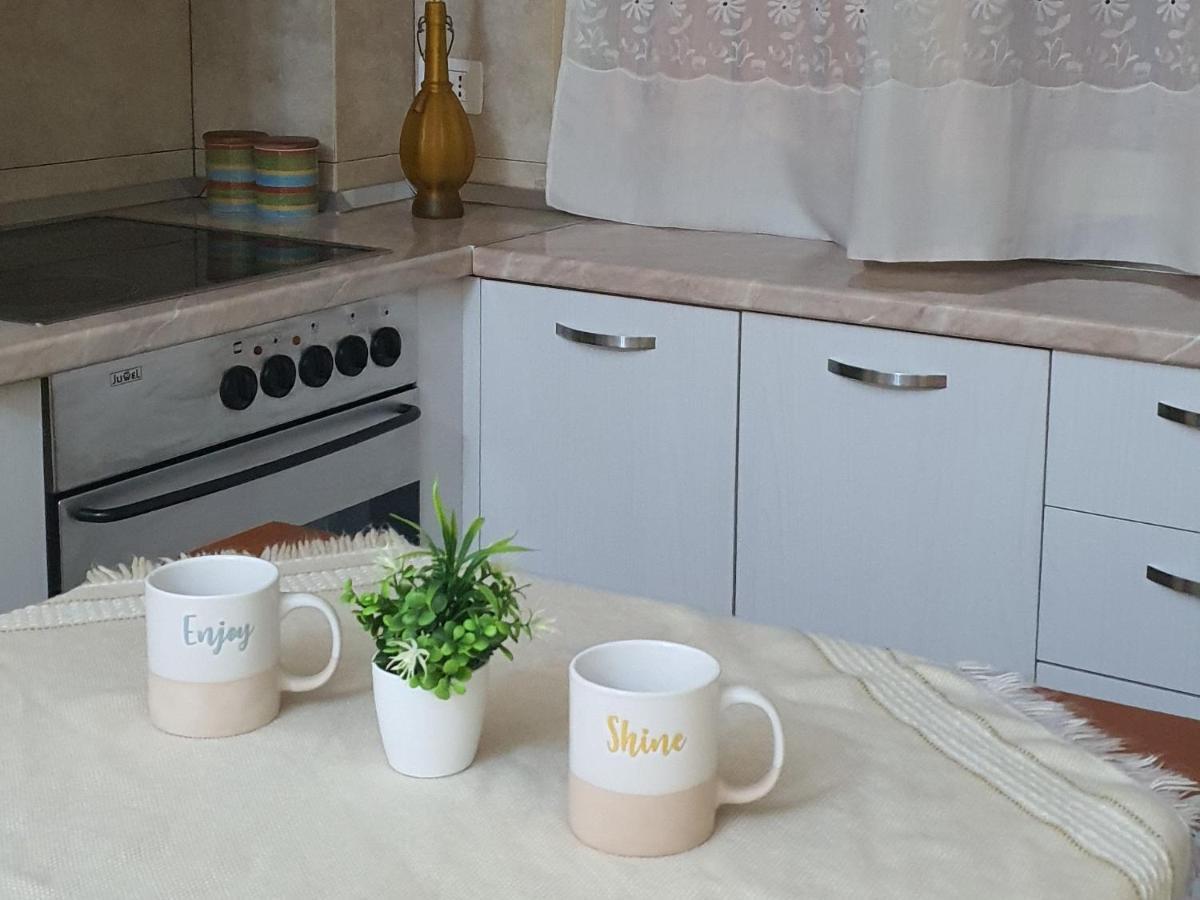 טיראנה Alle'S M Shyri Studio Apartment מראה חיצוני תמונה